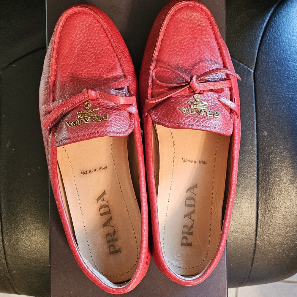 Prada Women High quality Saffiano Leather Logo Loafers - Picture 3 of 10